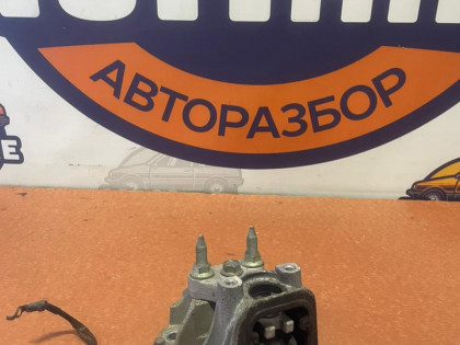 Подушка двигателя левая  50850SMA972 RN6, RN7, RN8, RN9